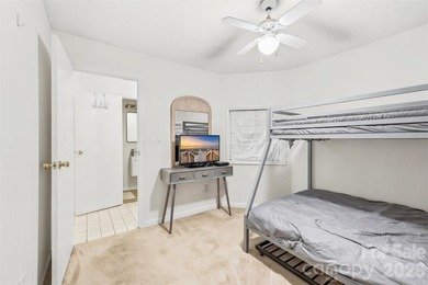 Motivated Seller!! Ground Floor Unit! This cozy 2 bedroom, 2 - photo 19