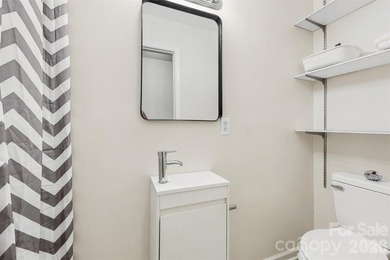Motivated Seller!! Ground Floor Unit! This cozy 2 bedroom, 2 - photo 20