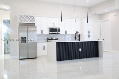 Discover this beautifully designed 5-bedroom, 4-bathroom corner - photo 5