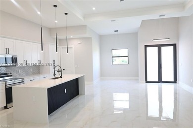 Discover this beautifully designed 5-bedroom, 4-bathroom corner - photo 6