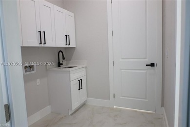 Discover this beautifully designed 5-bedroom, 4-bathroom corner - photo 9