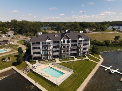 Lake Condo For Sale in Syracuse, Indiana