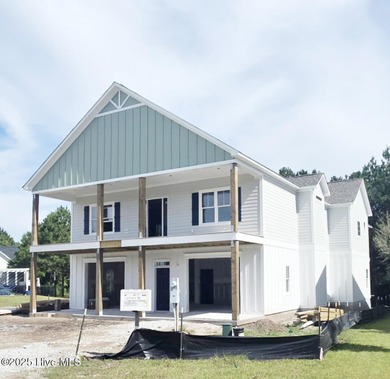 Perfectly located 4 Bedroom / 3.5 Bath home with an ADDITIONAL