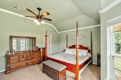 Beautiful & well maintained 4-bedroom, 2-bath home perfectly - photo 11