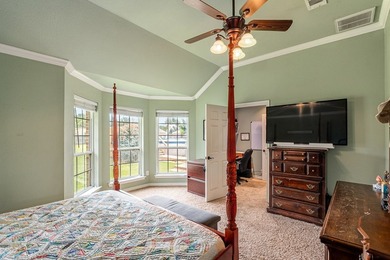 Beautiful & well maintained 4-bedroom, 2-bath home perfectly - photo 12