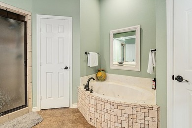 Beautiful & well maintained 4-bedroom, 2-bath home perfectly - photo 14