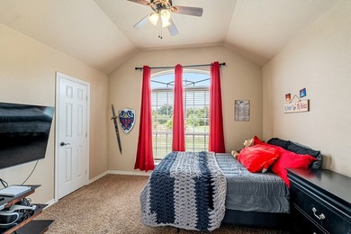 Beautiful & well maintained 4-bedroom, 2-bath home perfectly - photo 15