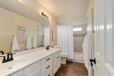 Beautiful & well maintained 4-bedroom, 2-bath home perfectly - photo 17