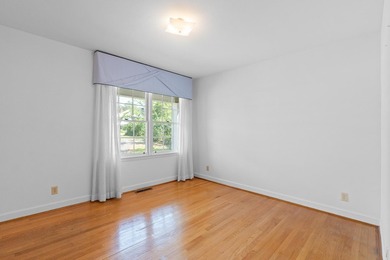 Seller is offering 5,000 in buyer's closing cost concessions!