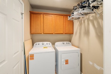 Beautiful & well maintained 4-bedroom, 2-bath home perfectly - photo 19