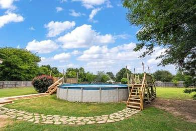 Beautiful & well maintained 4-bedroom, 2-bath home perfectly - photo 23