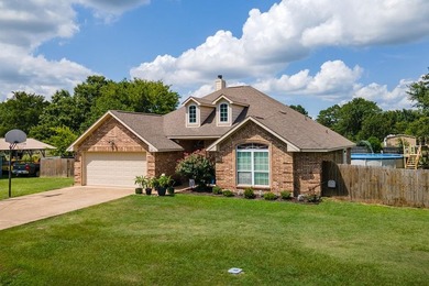 Beautiful & well maintained 4-bedroom, 2-bath home perfectly - photo 28
