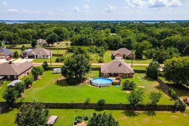 Beautiful & well maintained 4-bedroom, 2-bath home perfectly - photo 31