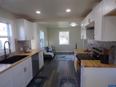 See 3-D video/tour at bottom/left of pictures.You Must See