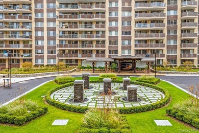 Welcome to the Largest One Bedroom, Junior 4 Luxury Apartment at - photo 19
