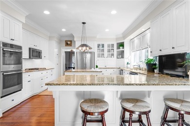 Exceptional two-story home with a fully finished basement - photo 11