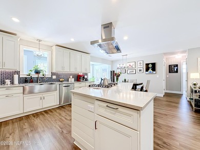 Welcome to this beautifully redesigned pool home, professionally - photo 12