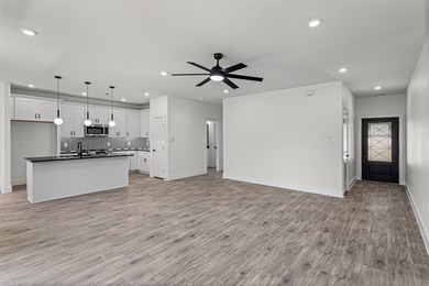 Discover this stunning brand-new 4-bedroom, 2-bathroom home in - photo 14