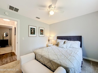 Welcome to this beautifully redesigned pool home, professionally - photo 21