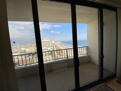 DRAMATIC NORTHERN OCEAN VIEWS FROM THE 23RD FLOOR. This spacious