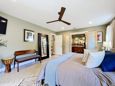 Welcome to this beautifully redesigned pool home, professionally - photo 26