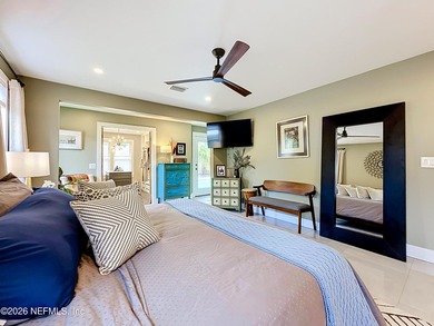 Welcome to this beautifully redesigned pool home, professionally - photo 27