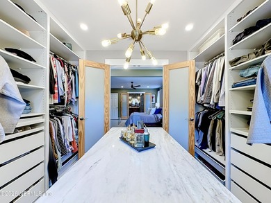 Welcome to this beautifully redesigned pool home, professionally - photo 29