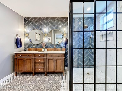 Welcome to this beautifully redesigned pool home, professionally - photo 30