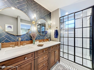 Welcome to this beautifully redesigned pool home, professionally - photo 33