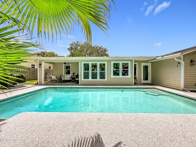 Welcome to this beautifully redesigned pool home, professionally - photo 37