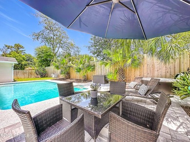 Welcome to this beautifully redesigned pool home, professionally - photo 38