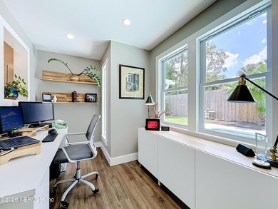 Welcome to this beautifully redesigned pool home, professionally - photo 45