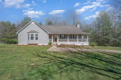 One story farm house on 74.39 acres. The 3 bedroom 2 bath home - photo 2