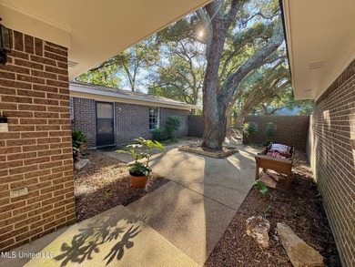 This is the opportunity to own a beautiful all-brick 5-bedroom - photo 4