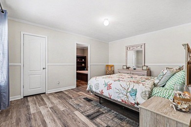 Location! Location! Location! Move in ready. Inlet living and - photo 15
