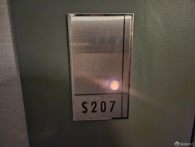 Enjoy city living at the Metropolitan on Rincon Hill. 2-bedroom - photo 6