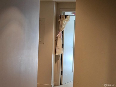 Enjoy city living at the Metropolitan on Rincon Hill. 2-bedroom - photo 7