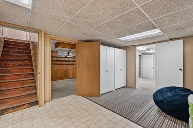 Welcome to your next home ! This home was remodeled in 1982 - photo 35
