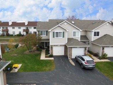 Lake Townhome/Townhouse For Sale in Darien, Illinois