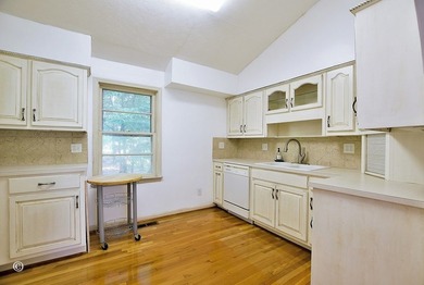 Wake up to breathtaking long-range views of Lake Harding from - photo 11