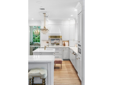 A timeless coastal estate where classic elegance meets modern - photo 15