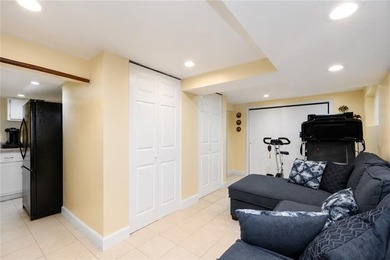Magnificent New Dorp 1 Family Detached Gem on 44x100 lot. This - photo 22