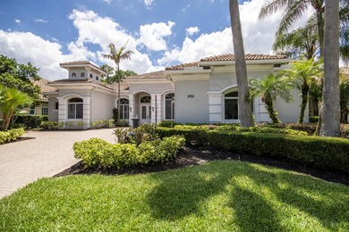 A private backyard oasis with a screened pool, outdoor kitchen - photo 2