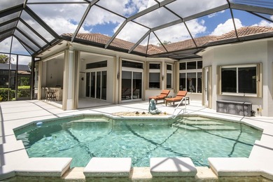 A private backyard oasis with a screened pool, outdoor kitchen - photo 4