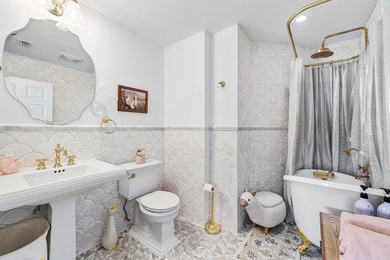 A timeless coastal estate where classic elegance meets modern - photo 49