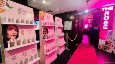 Hudson River Commercial For Sale in New York (Manhattan) New York