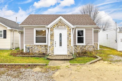 St Clair River Home Sale Pending in Algonac Michigan