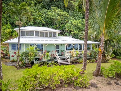 Set just a few feet from the gentle waters of Anini Beach, this - photo 2