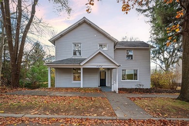 Allegheny River Home For Sale in Oakmont Pennsylvania