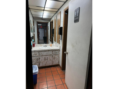 Single user 3,390 SF warehouse zoned B3 in Oakland Park. This - photo 4